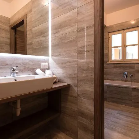 Britannia Luxury Hotel Como